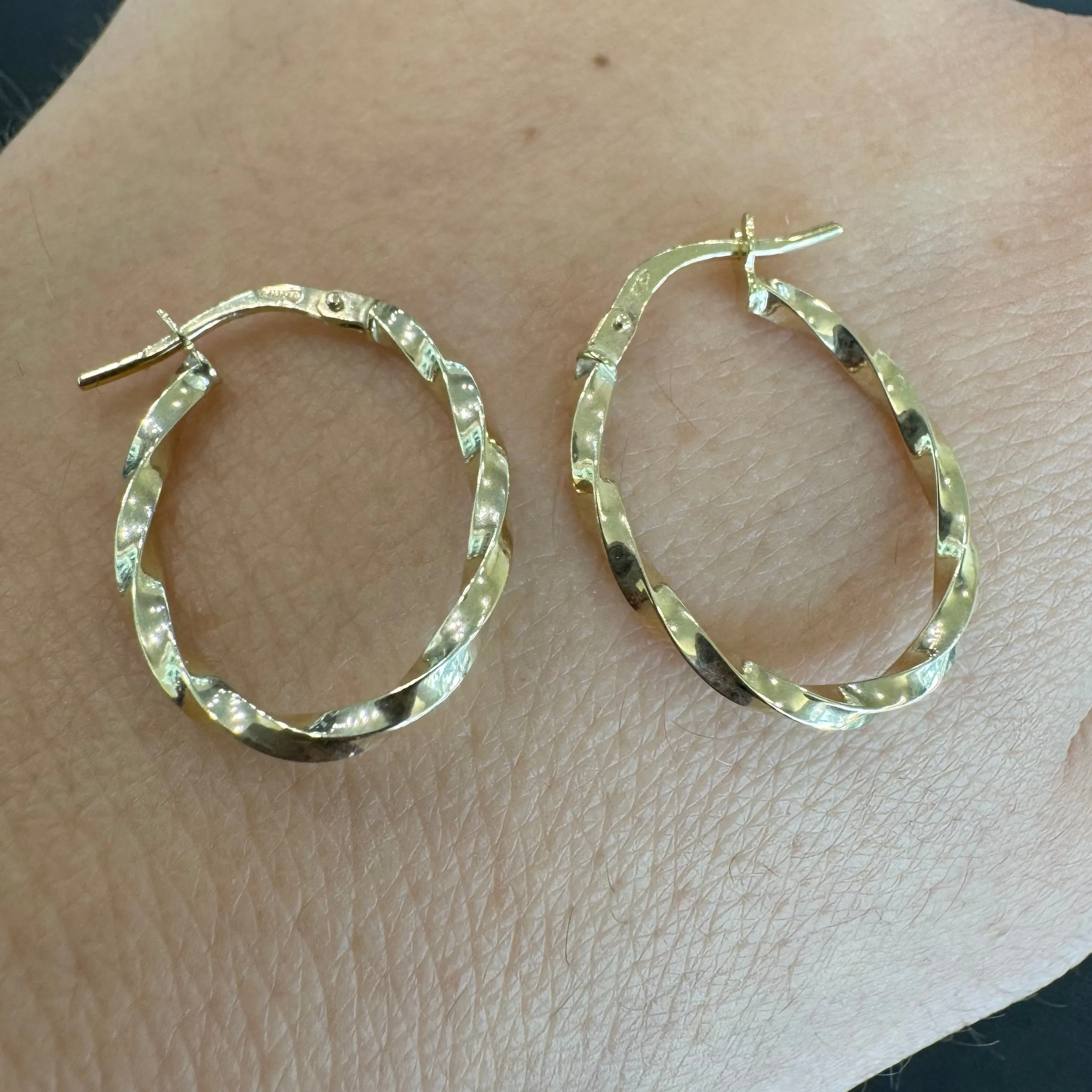 9ct Yellow Gold Twisted Oval Hoop Earrings