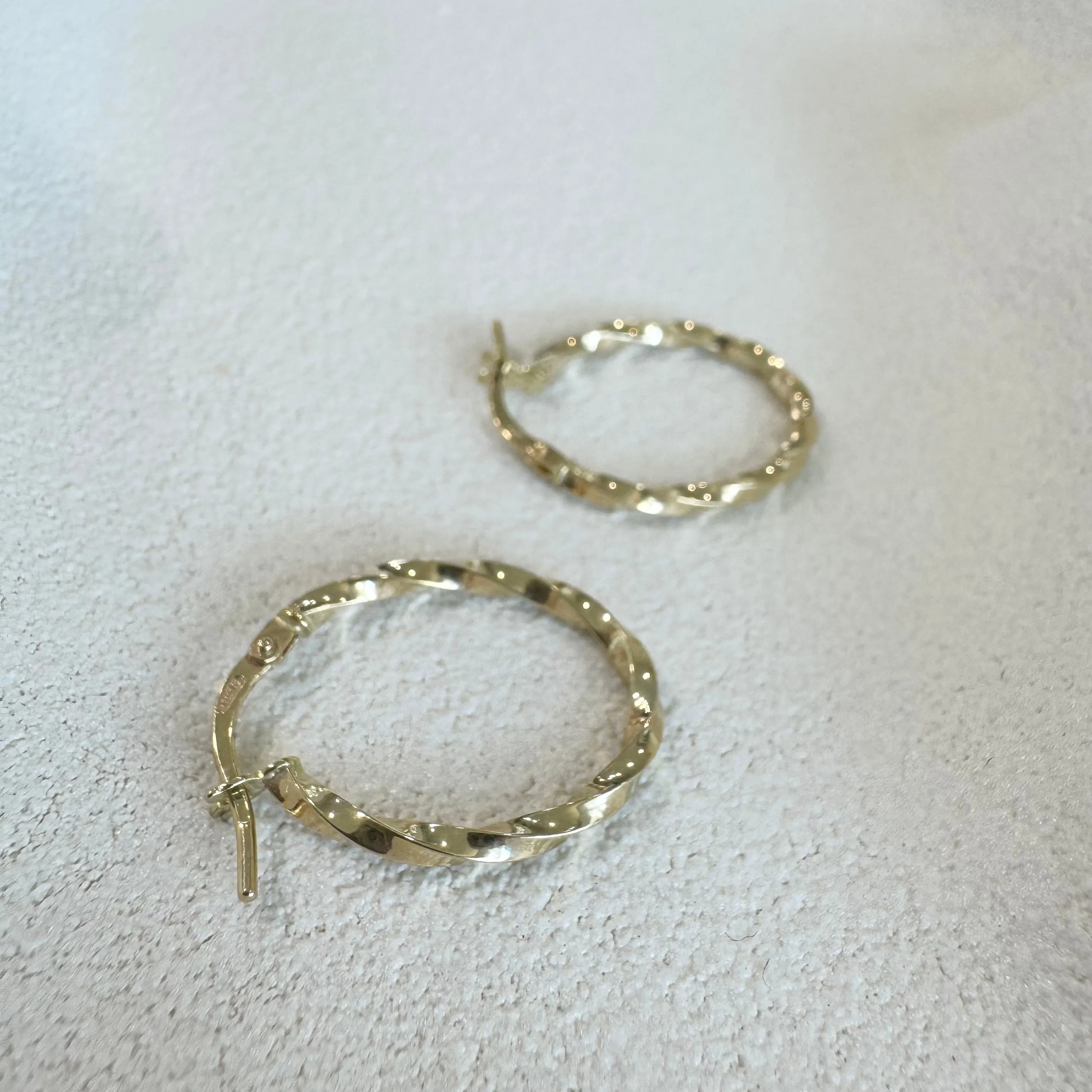 9ct Yellow Gold Twisted Oval Hoop Earrings