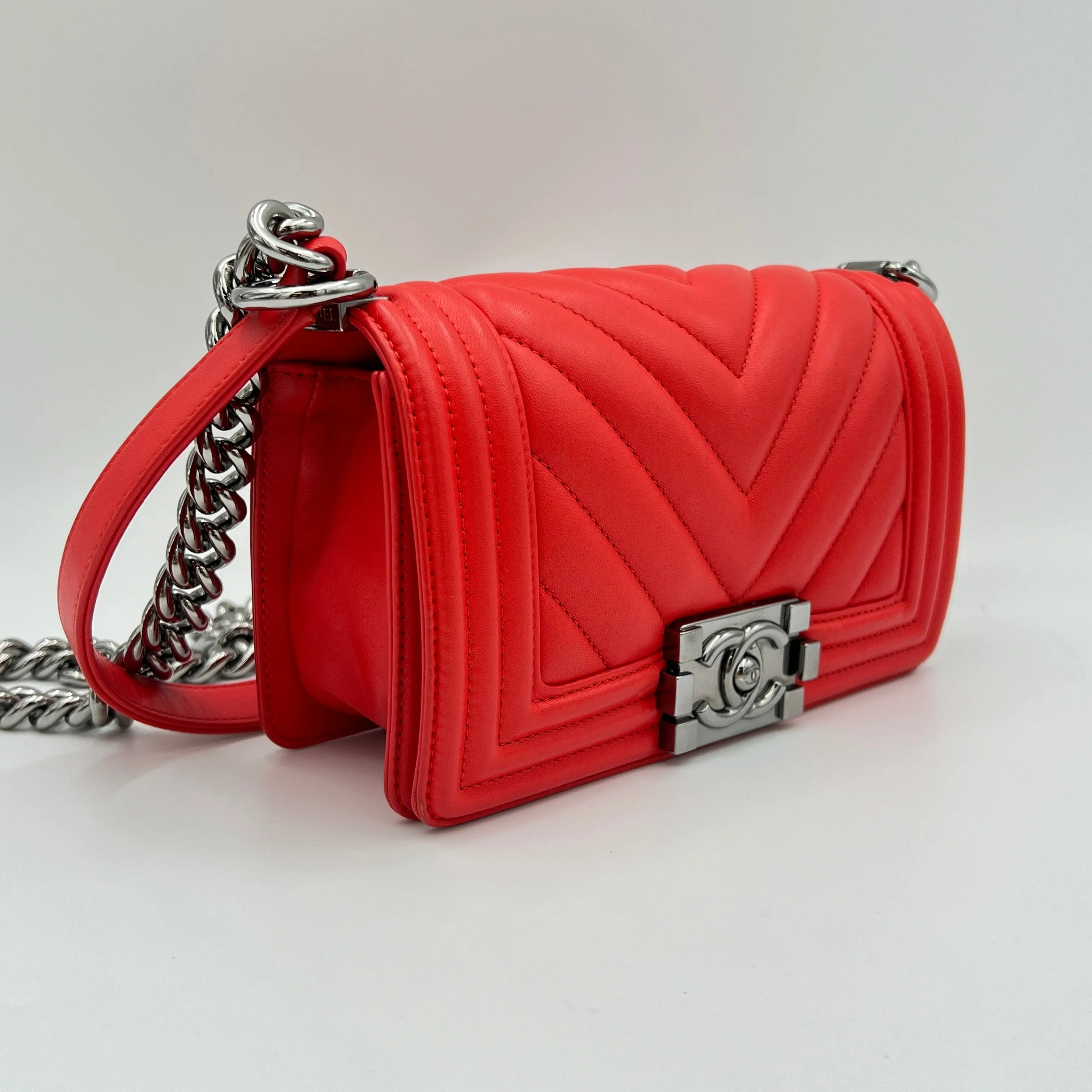 Boy Small Red Shoulder Bag in Lambskin, Gunmetal hardware