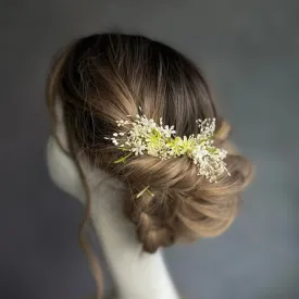 Romantic bridal flower comb